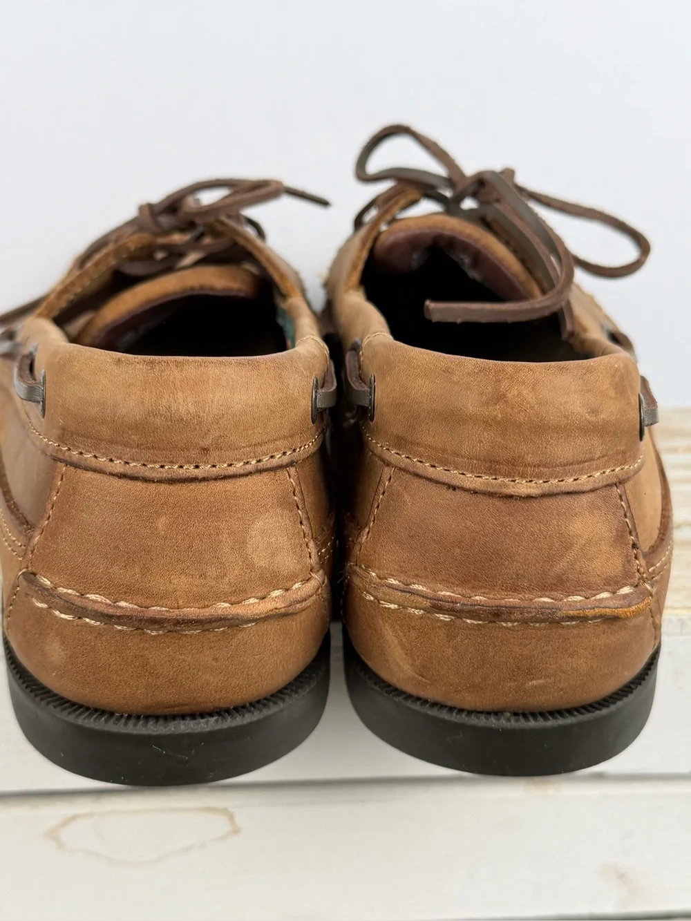 Life Outdoors two-eyelet boat shoe with tan leather laces metal eyelets Sz 10D